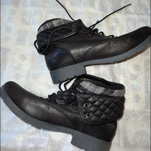 Arizonas woman’s black and plaid combat boots